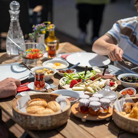 Cunda Nonna Otel Ayvalı