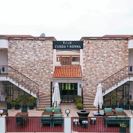 Cunda Nonna Otel *